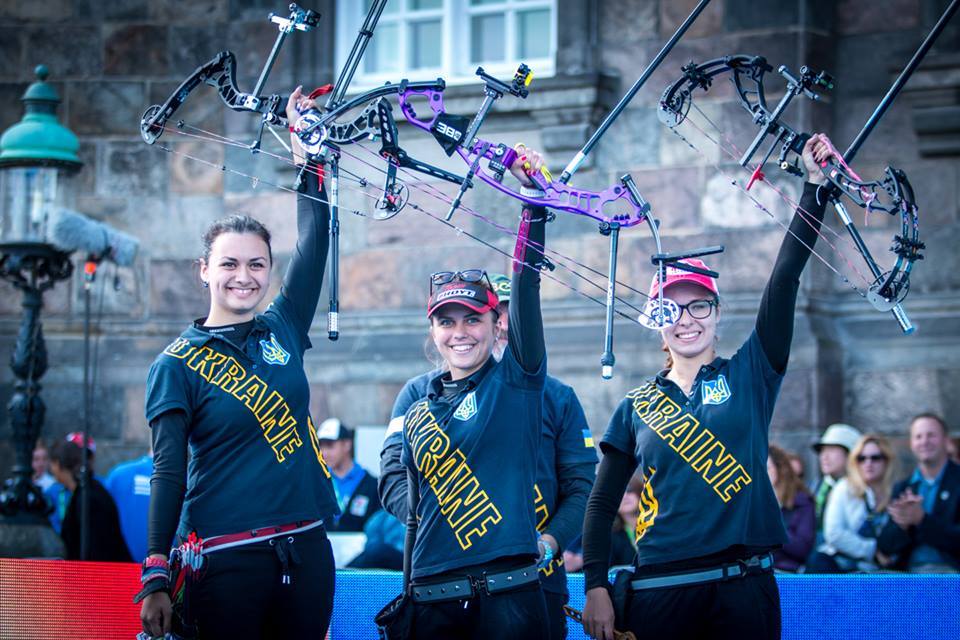 Сборная Украины впервые выиграла командное золото в луке на чемпионате мира.